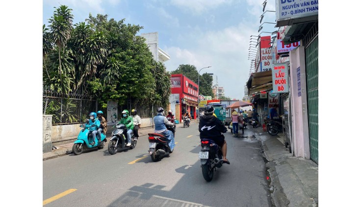 Bán nhà HXH Nguyễn Văn Đậu 40m2, Có Sân Để Xe Chỉ Hơn 3 Tỉ
